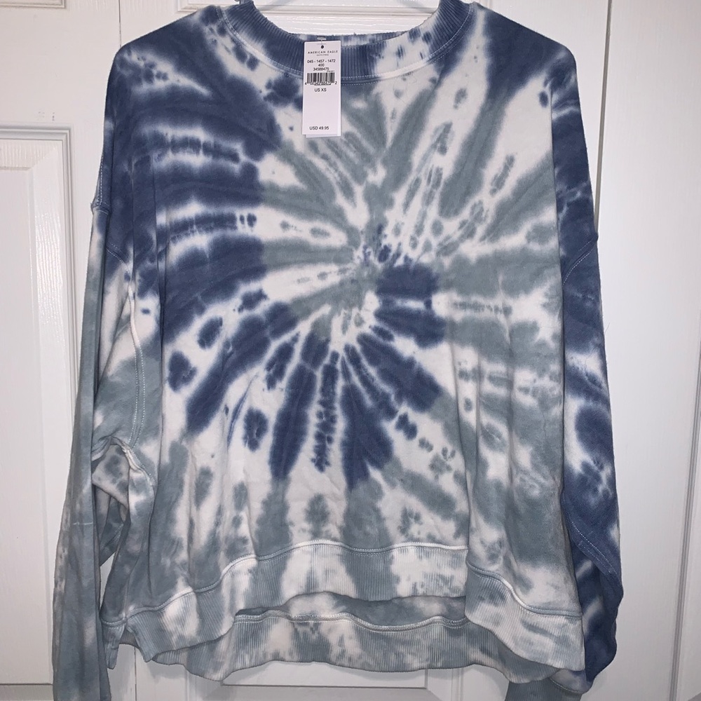 Super soft brand new crew neck cropped sweater.
